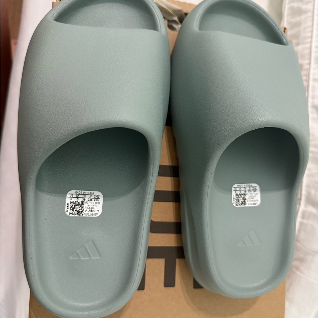 Adidas Yzy Slide In Salt